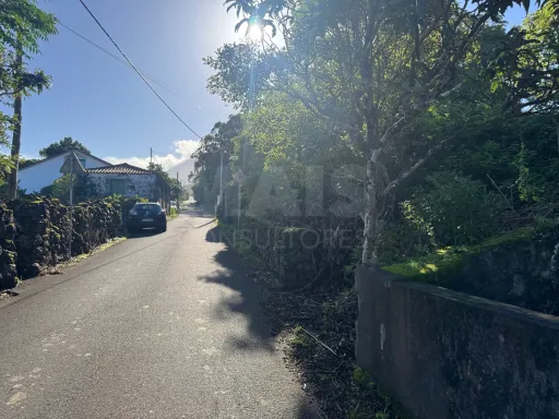Terreno Urbano com Ruína