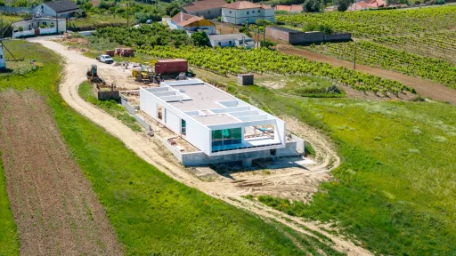 Moradia térrea T4 em terreno de 2 hectares no Carvalhal