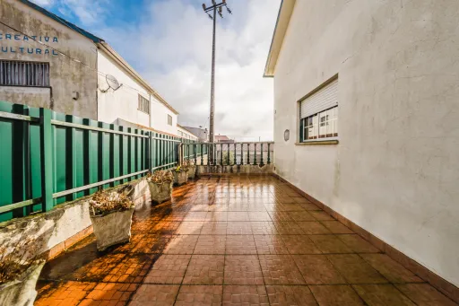 Moradia T3 com sótão e garagem