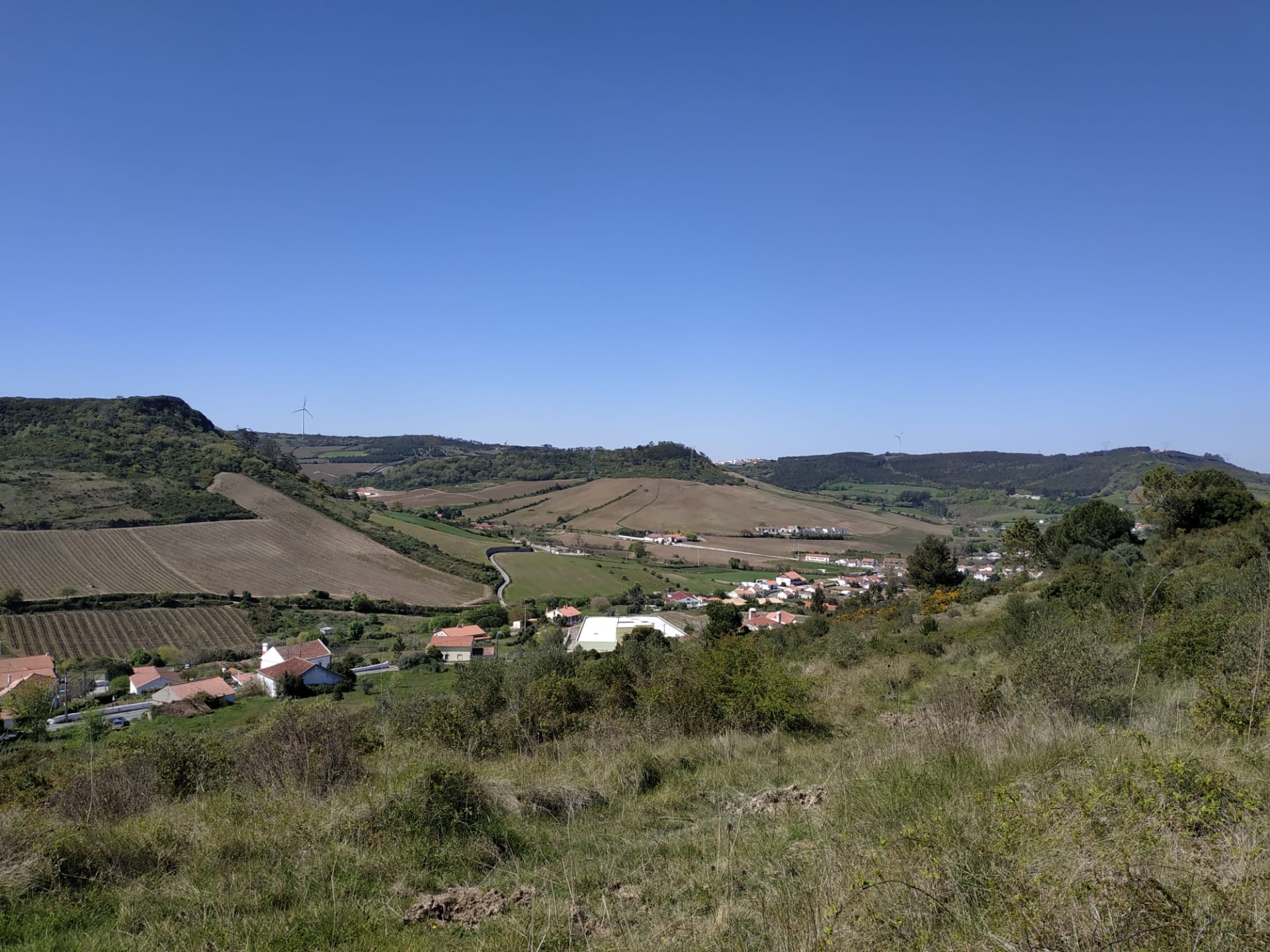 Moradia em Ruina, com Terreno de 48mil m2 em Santo Quintino