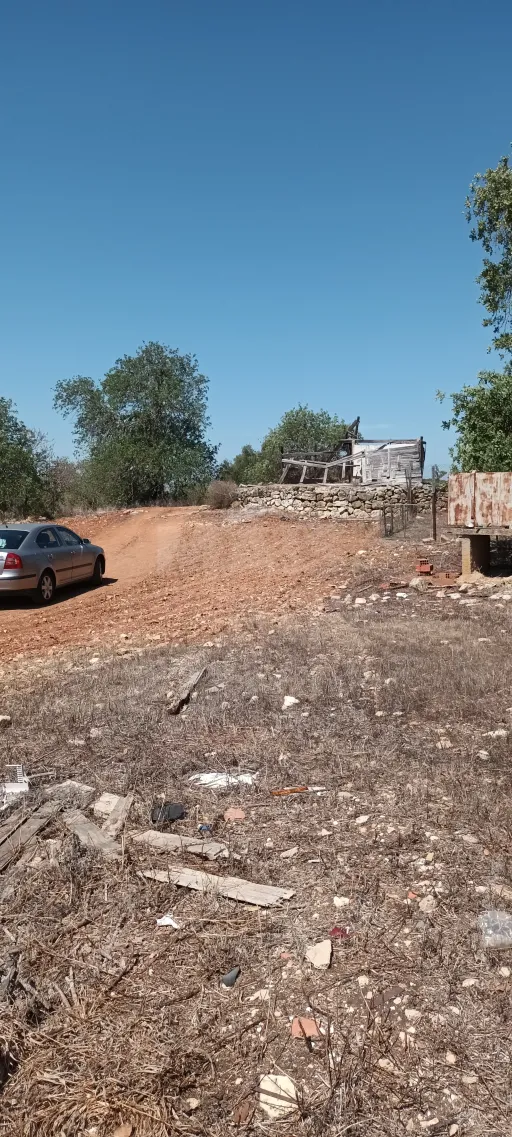 Terreno urbano com ruina / rustico