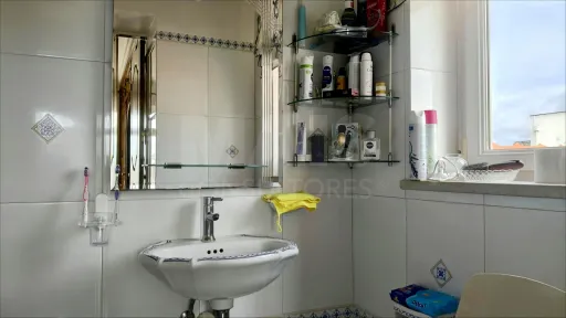Moradia T5 de Prestígio com Vista Mar, Terreno de 2.075 m² e Detalhes Artísticos Exclusivos