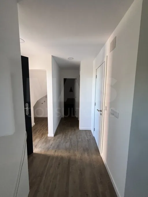 Prédio com três apartamentos T2 em Estoril - Cascais