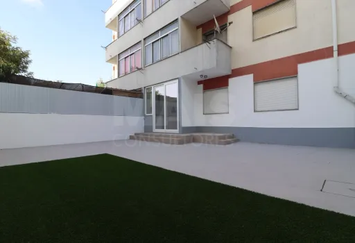 Fully Renovated 3-Bedroom Ground-Floor Apartment with Patio in Samora Correia