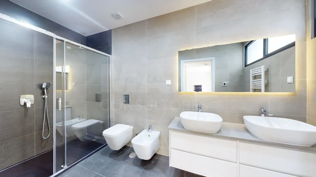 Moradia nova com piscina T4 em Linda a Velha