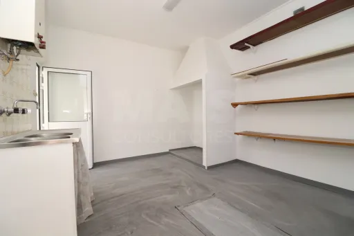 2-Bedroom Ground-Floor Apartment with Patio in Porto Alto