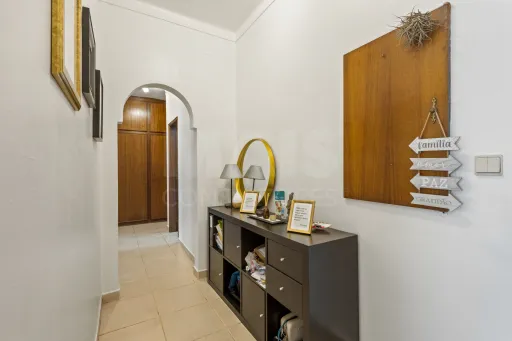 Apartamento T2 com sótão 80m2 aproveitável — Buraca