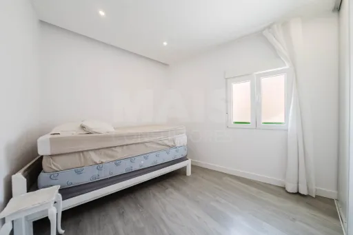 Apartamento T3 c/ terraço privado