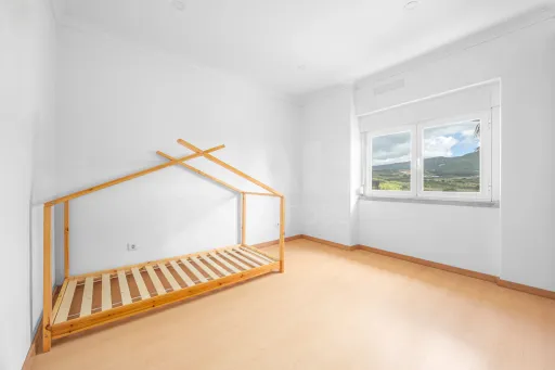Moradia T6 Remodelada com Vista para a Serra de Montejunto