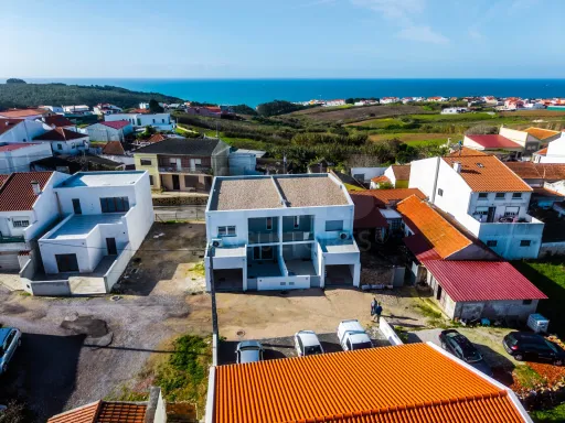 Moradia T3+1 Garagem, Logradouro e Vista Mar