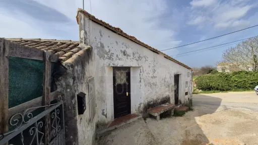 Moradia Térrea com Espaço  Exterior