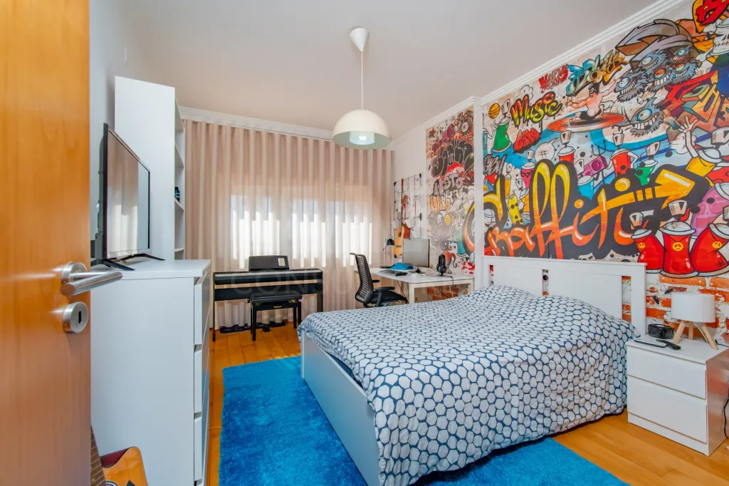 Moradia T3 totalmente remodelada no Condomínio Villas de Samorena em Samora Correia