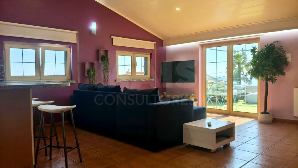 Ap. em Moradia T1+1, c/ Varanda, Vista Mar, Jacuzzi e Parqueamento !