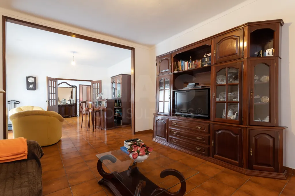 Moradia Térrea V3 com terreno urbano de 3780m2 no Alentejo