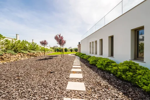 Moradia Contemporânea de Luxo com Vista Barragem, Piscina e 3.000m² Urbanos | Peniche