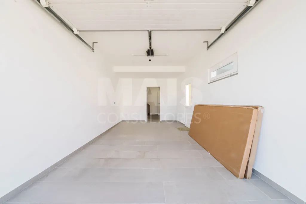 Moradia T3+1 Garagem, Logradouro e Vista Mar