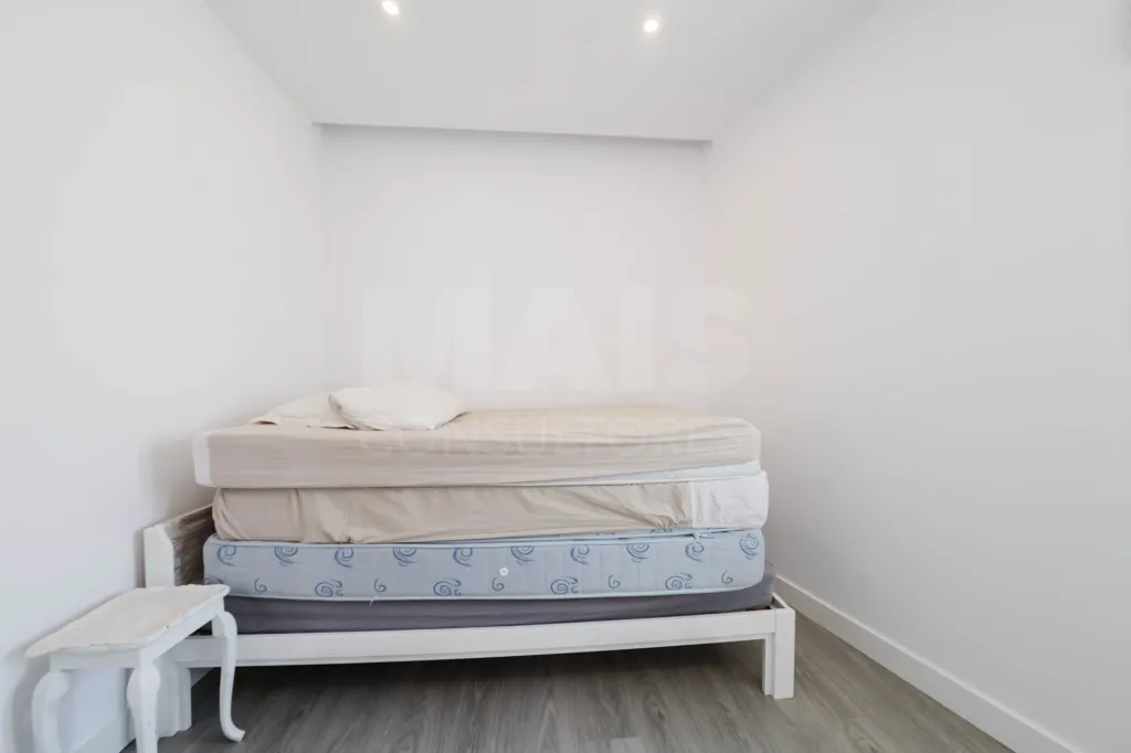 Apartamento T3 c/ terraço privado