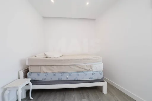 Apartamento T3 c/ terraço privado