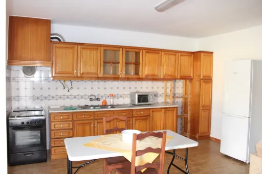 Moradia com 3 Apartamentos Independentes | Ideal AL | Perto da Praia da Areia Branca