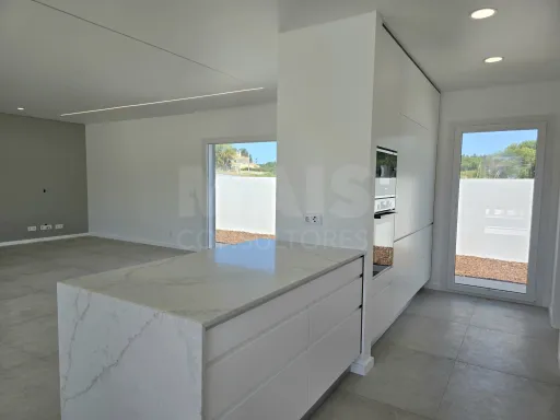 Moradia T4 térrea de luxo com piscina no Nadadouro