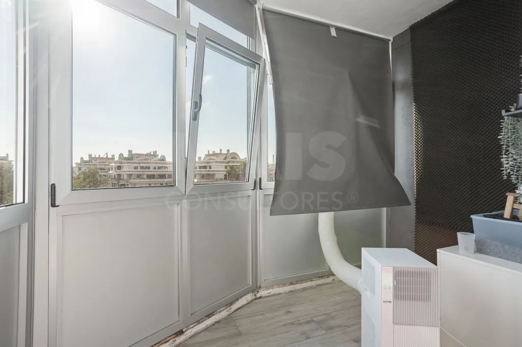 2-Bedroom Apartment with Excellent Potential | Sacavém | 5th Floor with Elevator