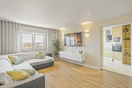 Top Floor | Fully Renovated 2-Bedroom Apartment | 2 Balconies | Unobstructed View