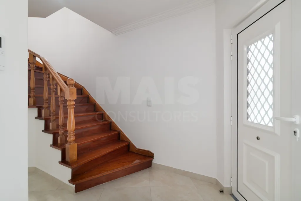 Moradia Isolada T4 Renovada — Abuxarda / Alvide, Cascais