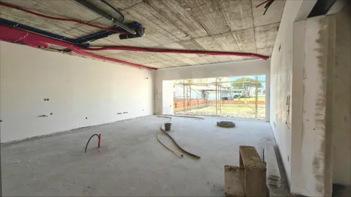 Moradia T4 c/ 1 Master Suite + 2 Suites, Jardim & Parqueamento !