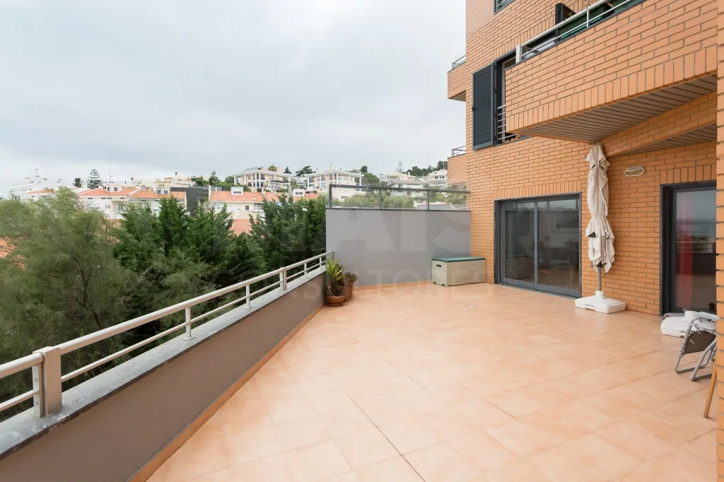 T3+1 Algés, duplex vista mar, condomínio fechado e piscina