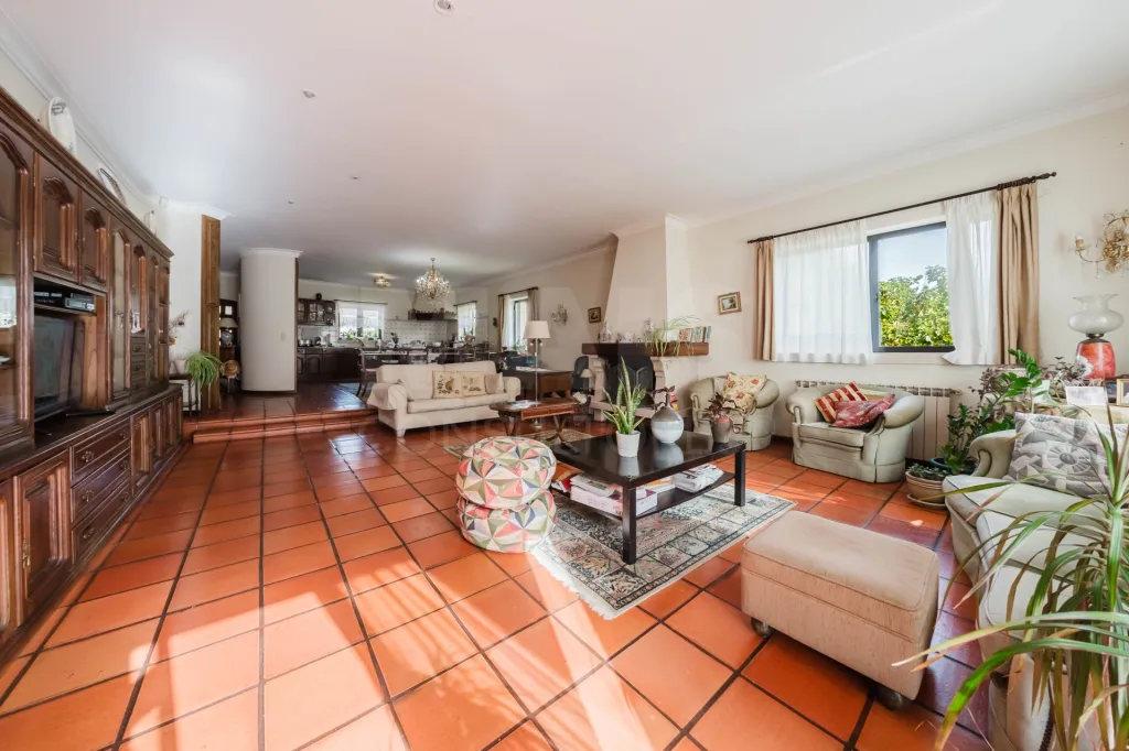 Propriedade única, a apenas 2 km de Alcobaça, com mais de 30.000 m² de terreno