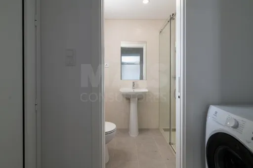 Moradia Geminada T4 + 1 com Piscina Famões