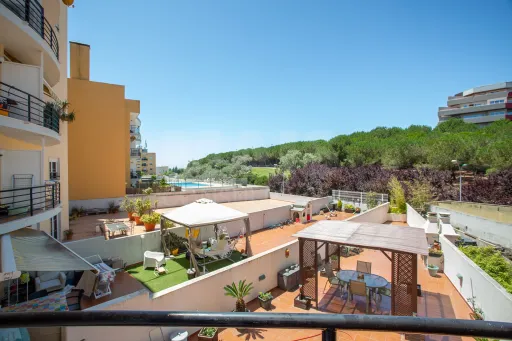 Magnificent T3 Alto Santa Catarina with 2 parking spaces and 2 storage rooms