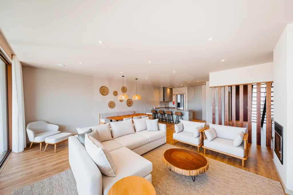 Moradia Geminada T3 Duplex – TownHouse