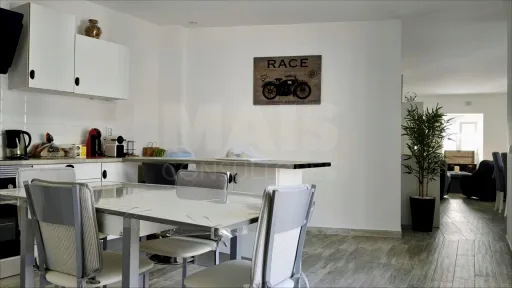 MORADIA T3 Remodelada, Mobilada c/ Suite Master, Terraço, Garagem, Vista Serra, Perto das Praias!