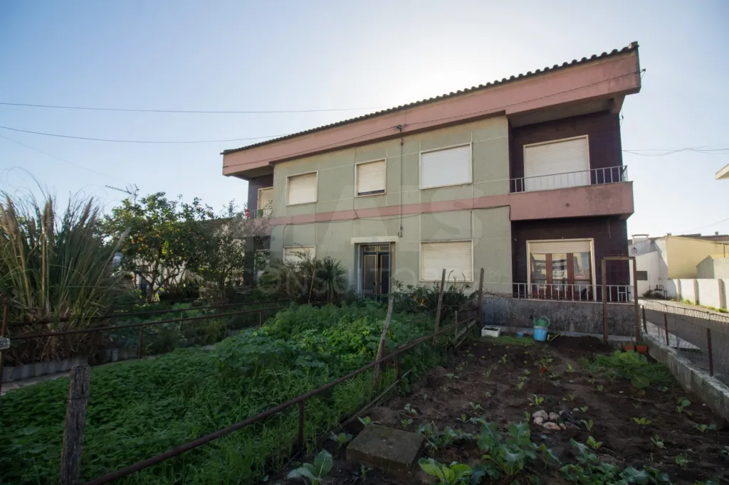 Prédio com garagens no Porto Alto, Samora Correia