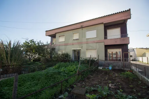 Prédio com garagens no Porto Alto, Samora Correia