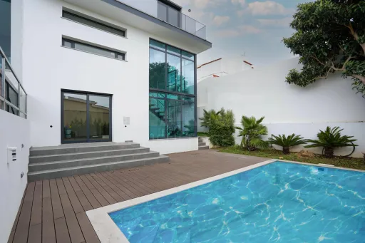 4 bedroom villa in Estoril