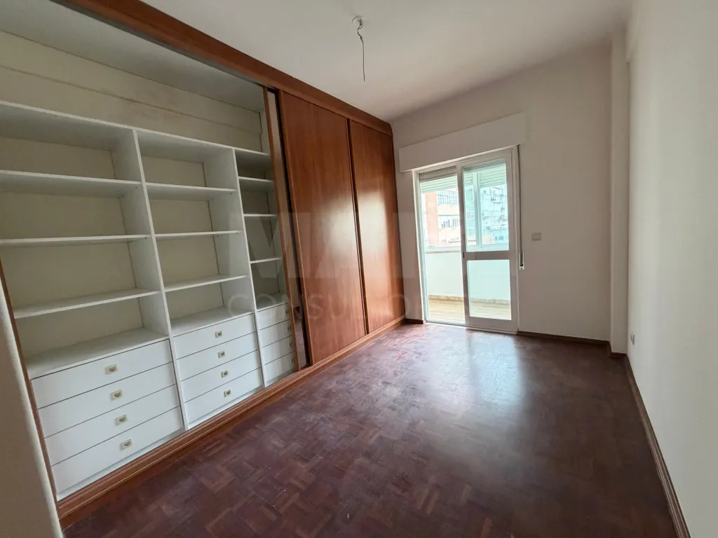 Apartamento T4 em Carnide