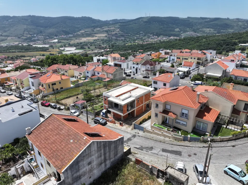 Moradia T4 c/ Suite, Jardim, Piscina & Parqueamento!