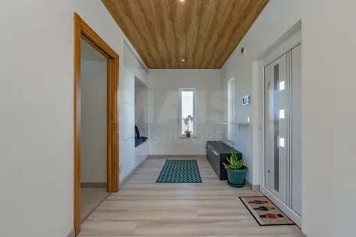 Moradia T4 térrea, semi-nova com terreno de 3500m2 em Salvaterra de Magos
