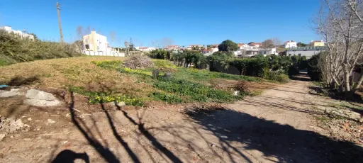 Terreno Urbano para Construção | Excelente Potencial Construtivo