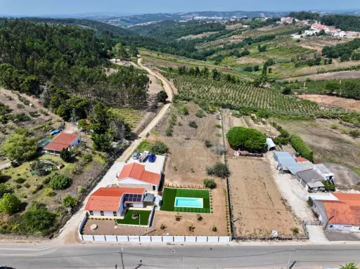Single-Story 2-Bedroom + 1 House with Pool, Outbuilding, and 3,476 m² Lot | Comfort, Privacy, and Quality of Life