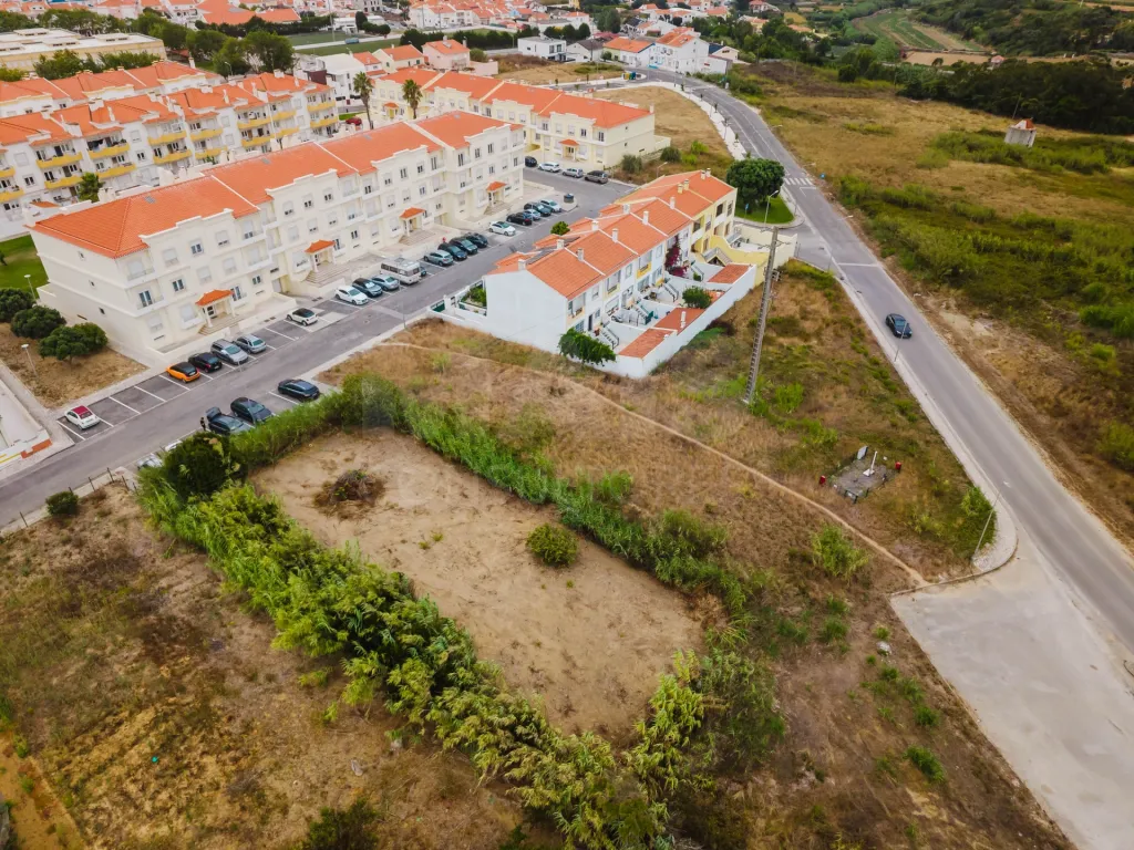 Terreno para construção em Atouguia da Baleia | Uma oportunidade para construir o seu próximo projeto!
