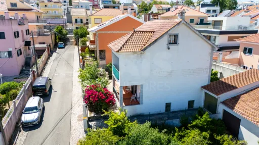 Moradia T3 com garagem e logradouro no Bairro do Trigache Norte