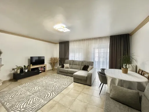 Apartamento T3 com excelente localização no Porto Alto