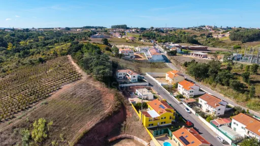 Moradia T4 com Garagem para 3 carros em lote de 812m2