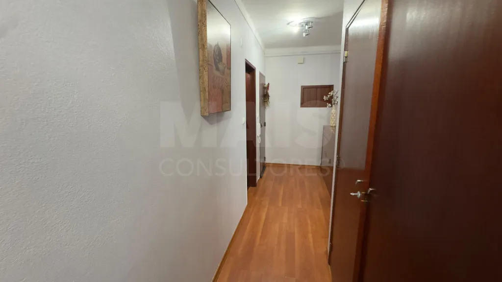 Apartamento T2 com Garagem e Logradouro em Atouguia da Baleia