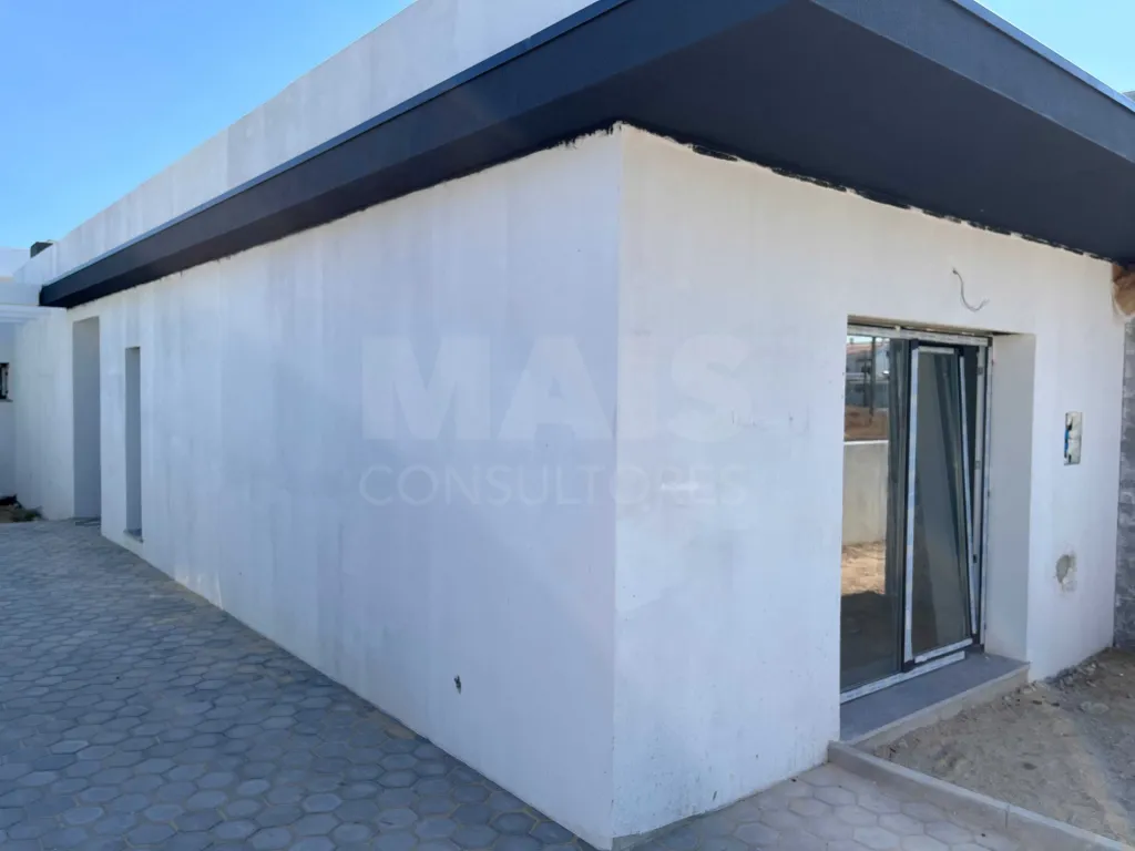 Exclusiva Moradia Térrea T3+1 com Piscina | Arquitetura Contemporânea | Excelentes Áreas