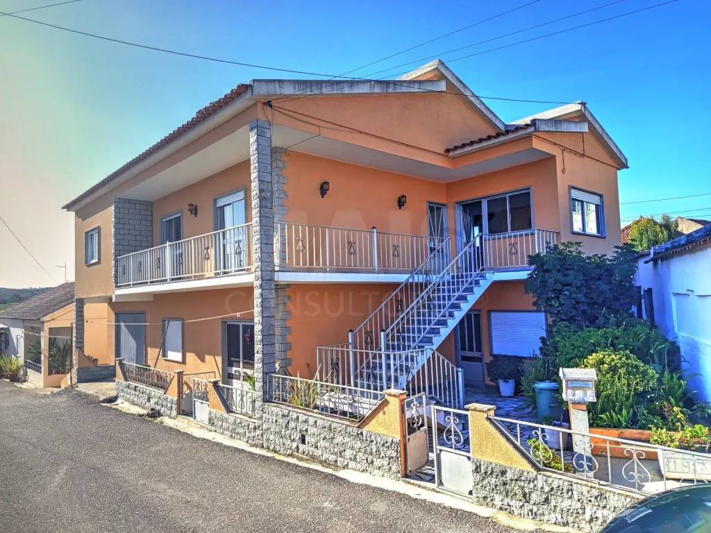 Moradia T3 Mobilada c/ 2 Wc´s e Logradouro