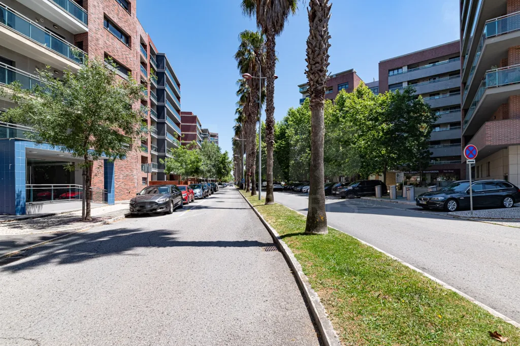 Apartamento T2, com 2 lugares de parqueamento, na Malvarosa, Alverca do Ribatejo.